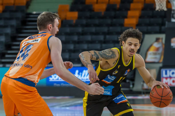 而是根据红 而是根据红